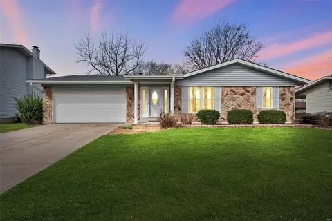 45 Dogwood Ln, Saint Peters, MO 63376