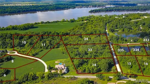 6 Ferry Dr, Golden Eagle, IL 62036