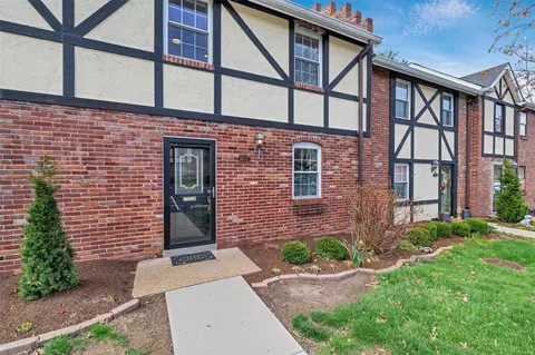 1037 Pinegate Dr, Saint Louis, MO 63122