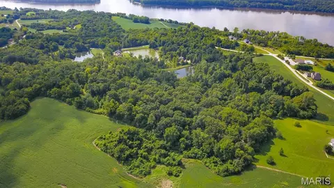 315 Deer Trail St, Golden Eagle, IL 62036