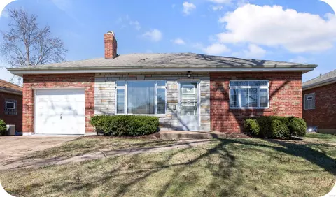 5943 Bishops Pl, Saint Louis, MO 63109