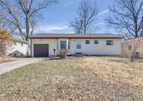1850 Gardenia Dr, Florissant, MO 63031