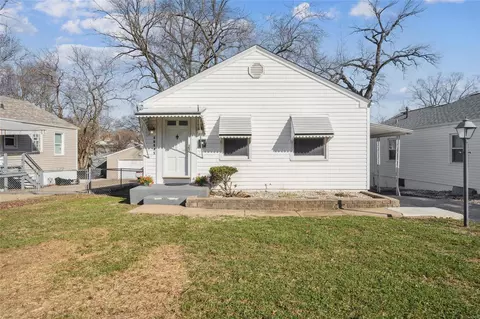 10545 Saint Matthew Ln, Saint Ann, MO 63074