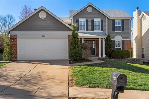 2568 Hickory Manor Dr, Wildwood, MO 63011