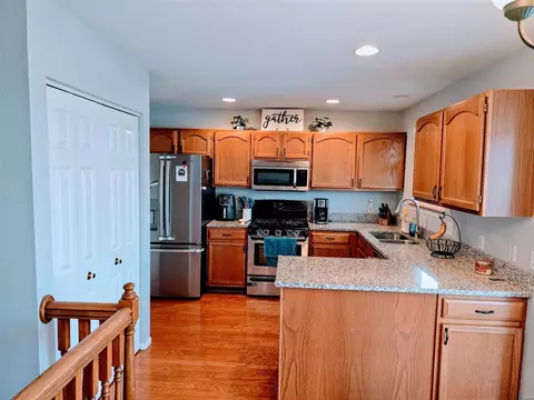 Kitchen - 868 Hardcastle Dr, O'fallon, MO 63366 photo 1 of 2