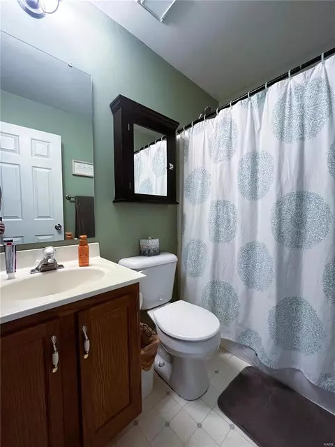 Bath - 868 Hardcastle Dr, O'fallon, MO 63366 photo 2 of 2