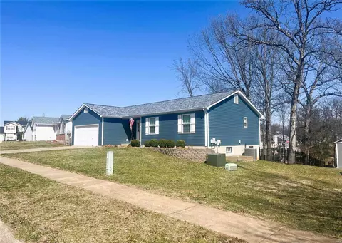 Exterior - 868 Hardcastle Dr, O'fallon, MO 63366 photo 2 of 4