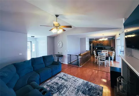 Entry Way - 868 Hardcastle Dr, O'fallon, MO 63366 photo 2 of 2