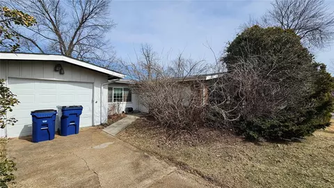65 Fiesta Cir, Saint Louis, MO 63146