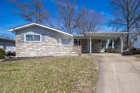 10409 Fourwinds Ct, Saint Louis, MO 63114