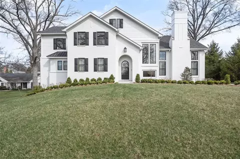 7 W Geyer Ln, Saint Louis, MO 63131