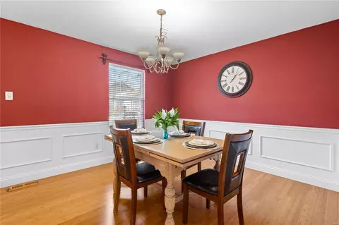 Dining - 127 Lamplighter Way, O'fallon, MO 63368 photo 1 of 2