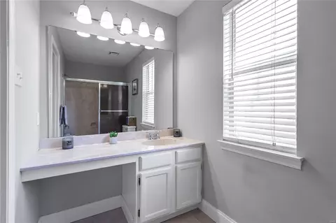 Bath - 127 Lamplighter Way, O'fallon, MO 63368 photo 2 of 4