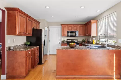 Kitchen - 127 Lamplighter Way, O'fallon, MO 63368 photo 1 of 3