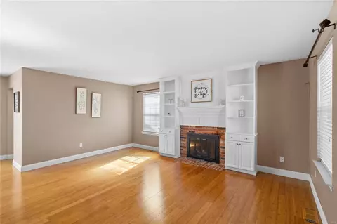 Living - 127 Lamplighter Way, O'fallon, MO 63368 photo 1 of 3