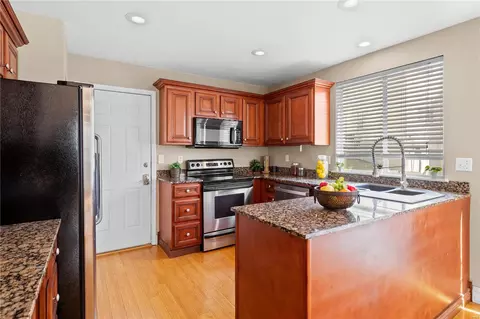 Kitchen - 127 Lamplighter Way, O'fallon, MO 63368 photo 3 of 3