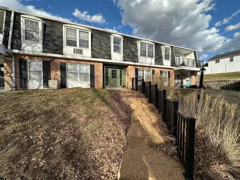 1714 Herault Pl #F, Saint Louis, MO 63125