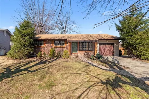 4735 Heberlie Dr, Saint Louis, MO 63123