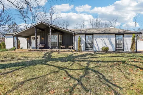 320 Quails Hill Ct, Ellisville, MO 63011