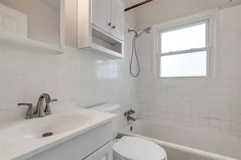 Bath - 417 Rosedale Ter, Ballwin, MO 63021 photo 1 of 2