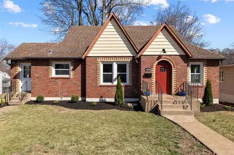 9526 Brenda Ave, Saint Louis, MO 63123