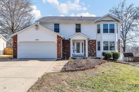 1255 Stephenridge Dr, Saint Charles, MO 63304