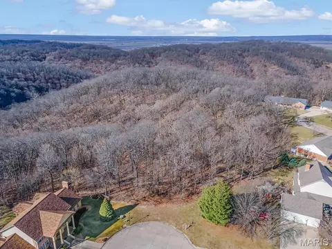 105 Hillcrest Ct, Valmeyer, IL 62295