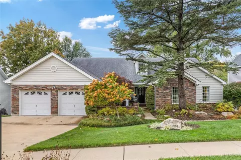 12812 Westledge Ln, Saint Louis, MO 63131