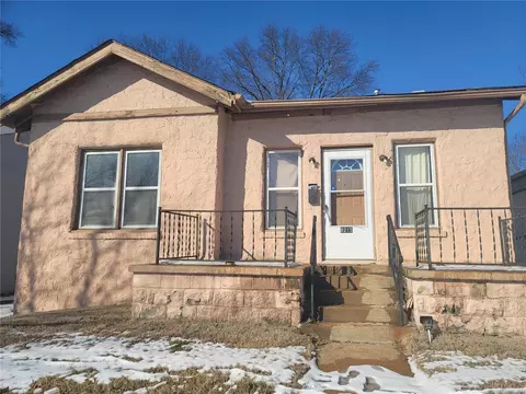 8215 Braddock Dr, Saint Louis, MO 63132