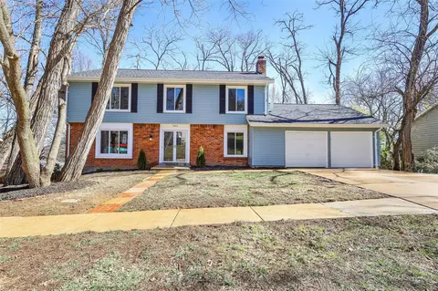 904 Dinard Dr, Manchester, MO 63021