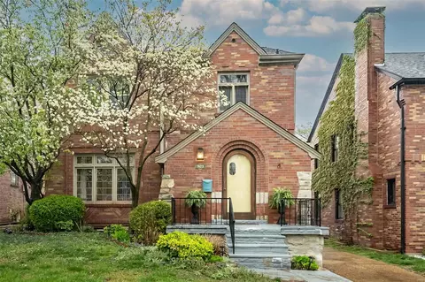 7823 Gannon Ave, University City, MO 63130