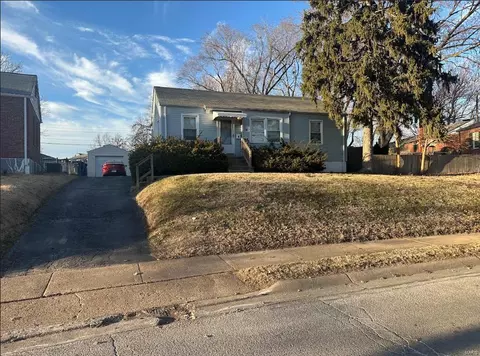 10509 Saint Henry Ln, Saint Ann, MO 63074