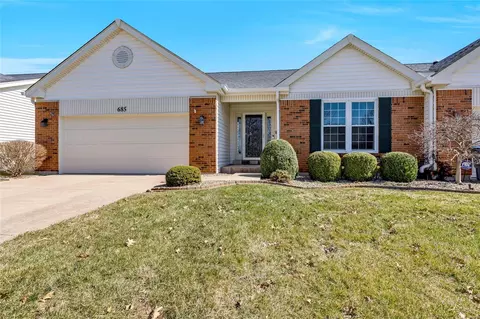 685 Hawk Run Dr, O'fallon, MO 63368 photo 2