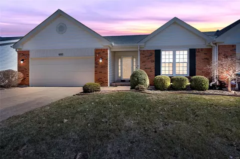 685 Hawk Run Dr, O'fallon, MO 63368