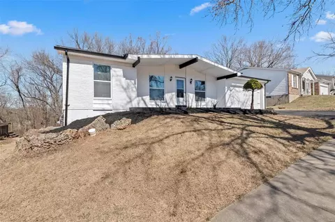 6657 Foothills Ct, Florissant, MO 63033