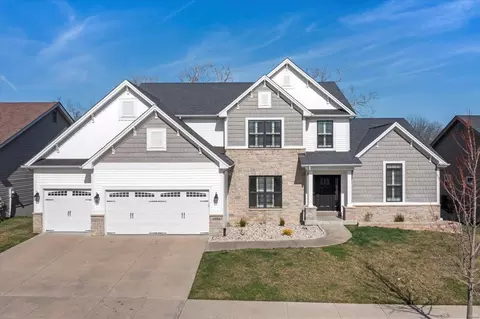 2364 De La Croix Ave, Saint Charles, MO 63301