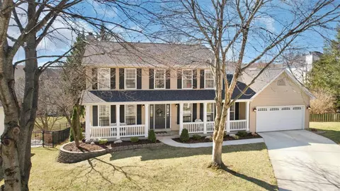 411 Fox Lair Dr, Saint Charles, MO 63303