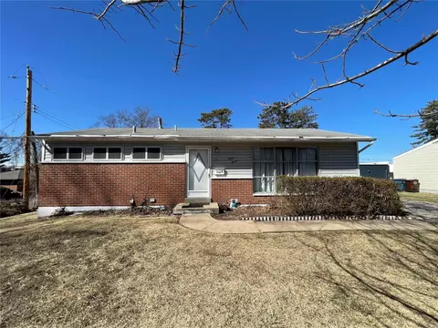 1211 Olivette Dr, Saint Louis, MO 63132