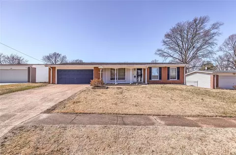 1705 Gallant Fox Dr, Florissant, MO 63033
