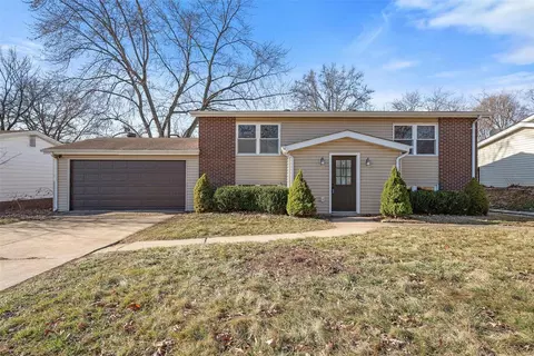 1213 Clairmont Ln, Saint Charles, MO 63303