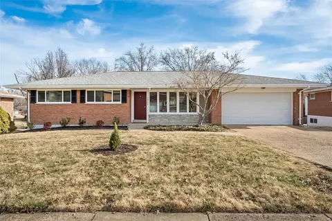 8900 Glenfield Ter, Crestwood, MO 63126