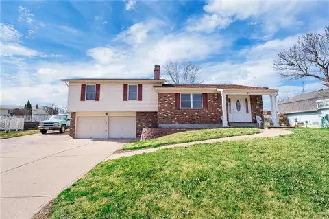 99 Lost Dutchman Dr, Saint Peters, MO 63376