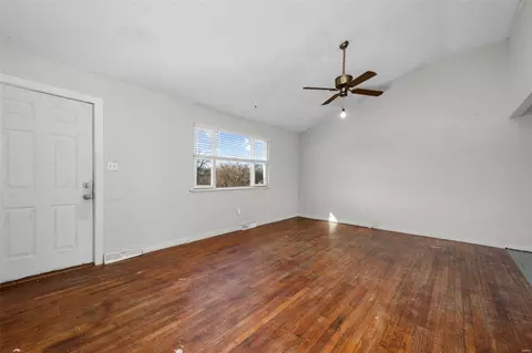 2 Royal Dr, O'fallon, MO 63366 photo 3