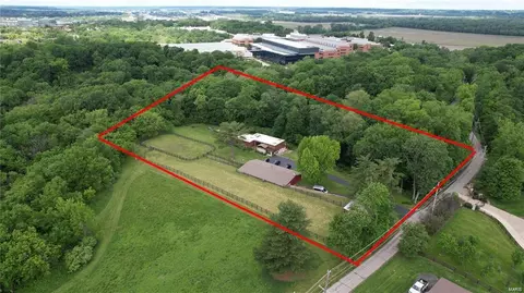 16 West Dr, Chesterfield, MO 63017