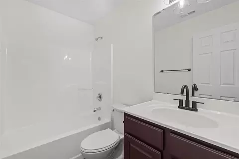 Bath - 543 Boulder River Dr, O'fallon, MO 63368 photo 8 of 10