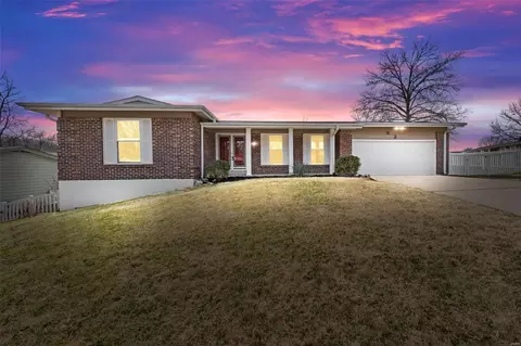 52 Deer Lodge Dr, Fenton, MO 63026