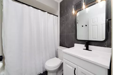 Bath - 403 Saint Matthew Ave, O'fallon, MO 63366 photo 1 of 2