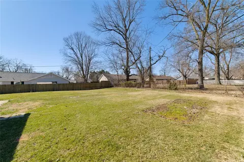Exterior - 403 Saint Matthew Ave, O'fallon, MO 63366 photo 2 of 7
