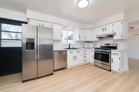 Kitchen - 403 Saint Matthew Ave, O'fallon, MO 63366 photo 2 of 2