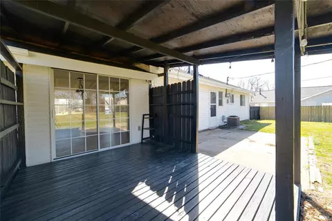 Exterior - 403 Saint Matthew Ave, O'fallon, MO 63366 photo 5 of 7